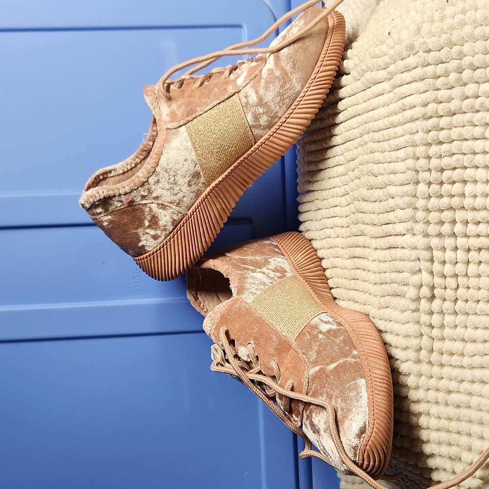 Bamboo velvet sneakers